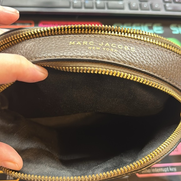 Marc Jacobs The Shutter Crossbody - Picture 7 of 9